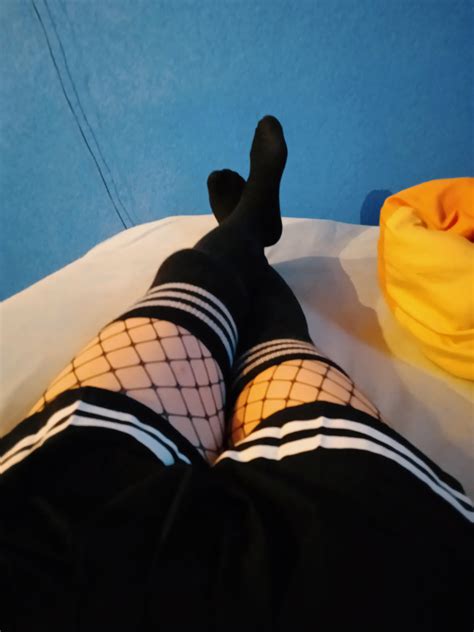 femboy thigh pics